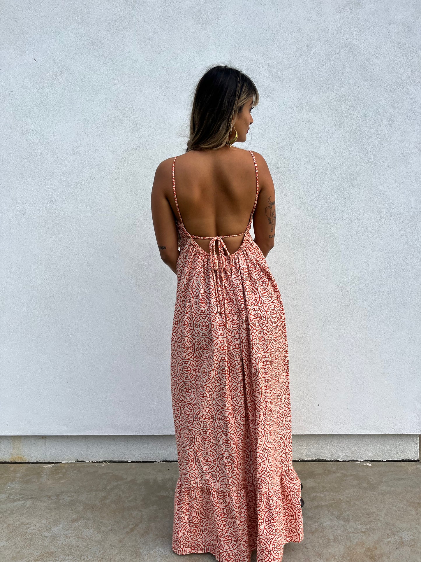 MEERA Maxi low-back dress